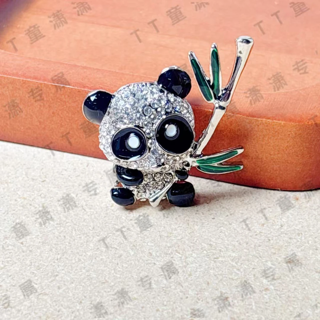 合金合成锆石胸针 小熊猫(胸针76银色）25*35左右