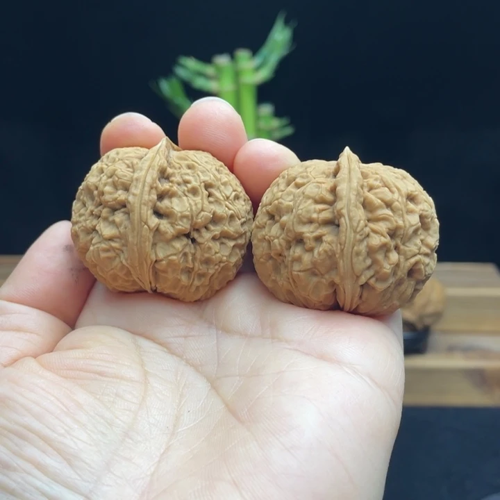 文玩核桃把件云南铁核桃21