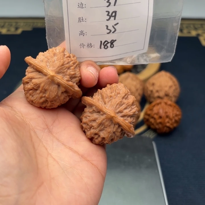 文玩核桃把件瓷娃娃132