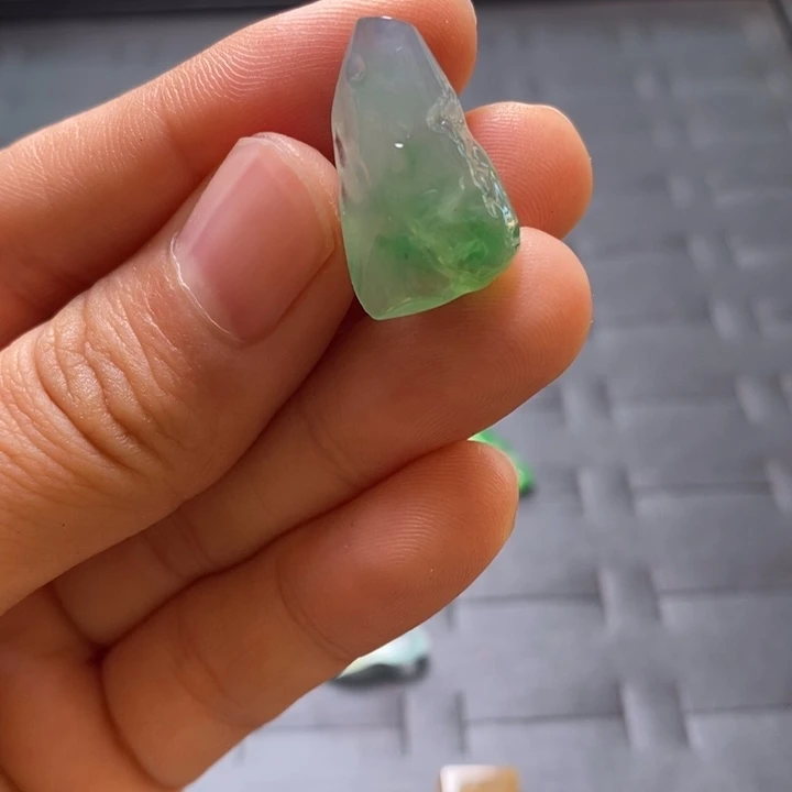 定制翡翠未镶嵌冰胶色花（包雕刻）