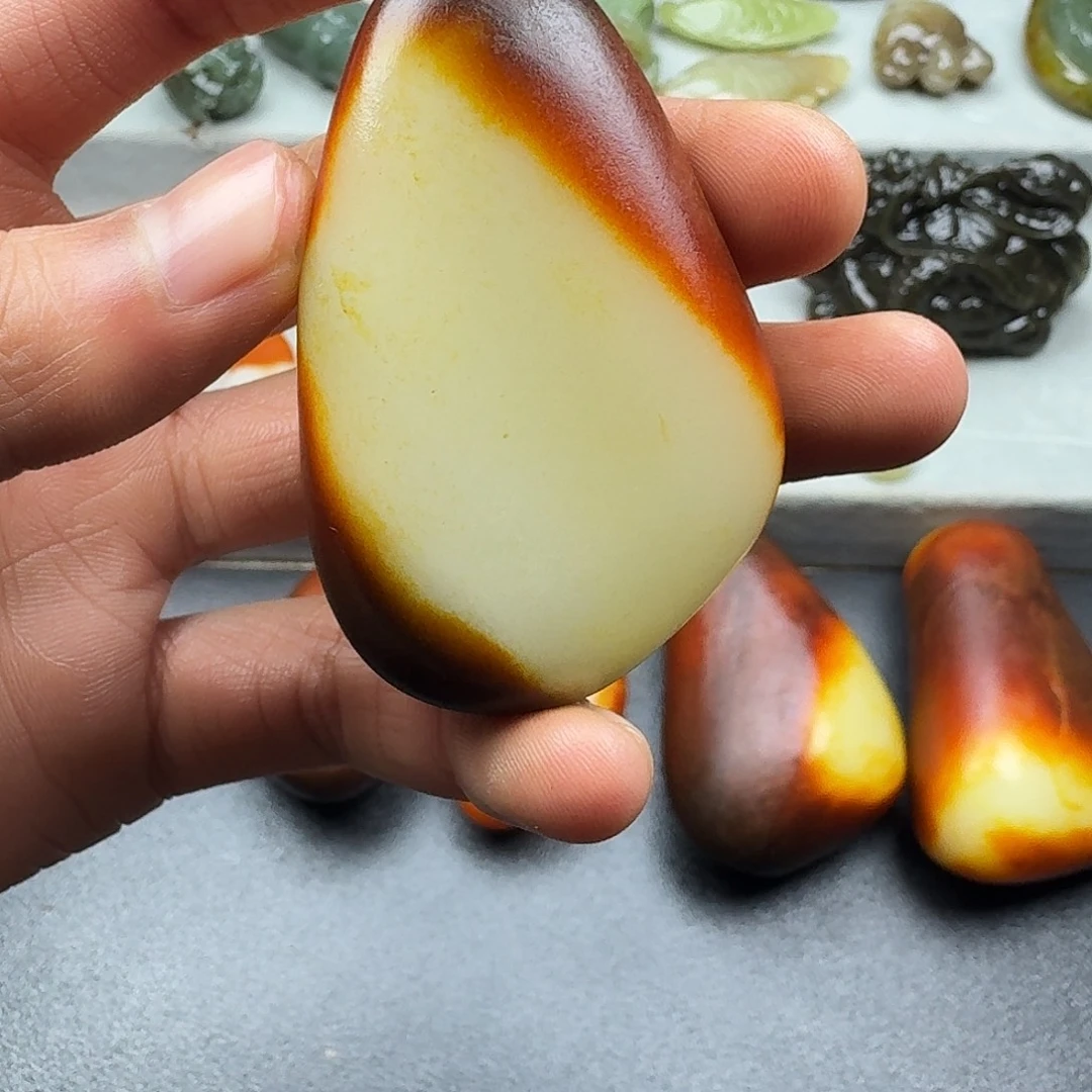 蟹***板和田玉未镶嵌颈饰