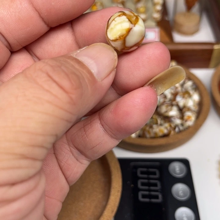 琥珀裸石未镶嵌小***484号