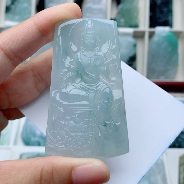 翡翠未镶嵌颈饰文殊