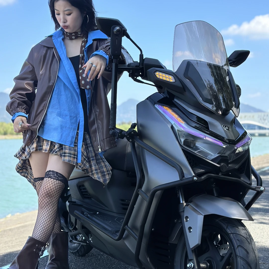 建鹰牌新款国四电喷踏板摩托车CBS省油代步整车可上牌