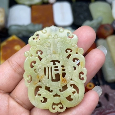 蛇纹石玉未镶嵌颈饰96