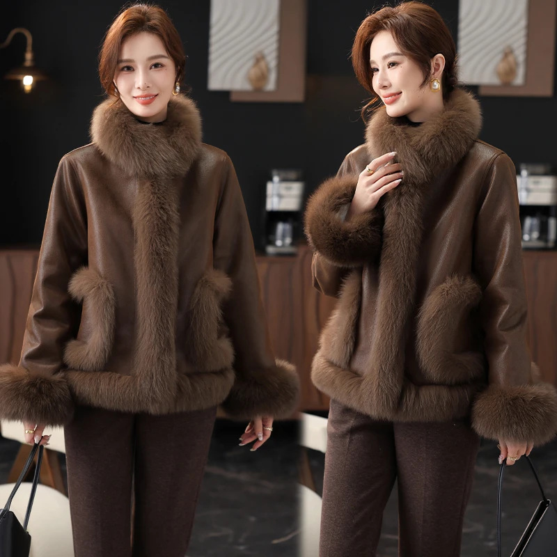 妈妈装冬装时尚中年皮毛一体外套女白鸭绒保暖冬季外套
