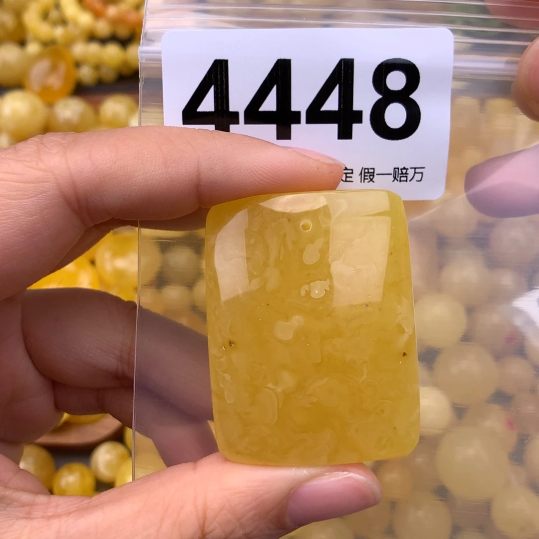 未镶嵌蜜蜡珠宝奇石43.8，宽33.6