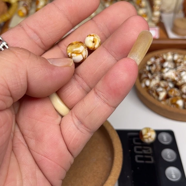 琥珀裸石未镶嵌打****腿388号