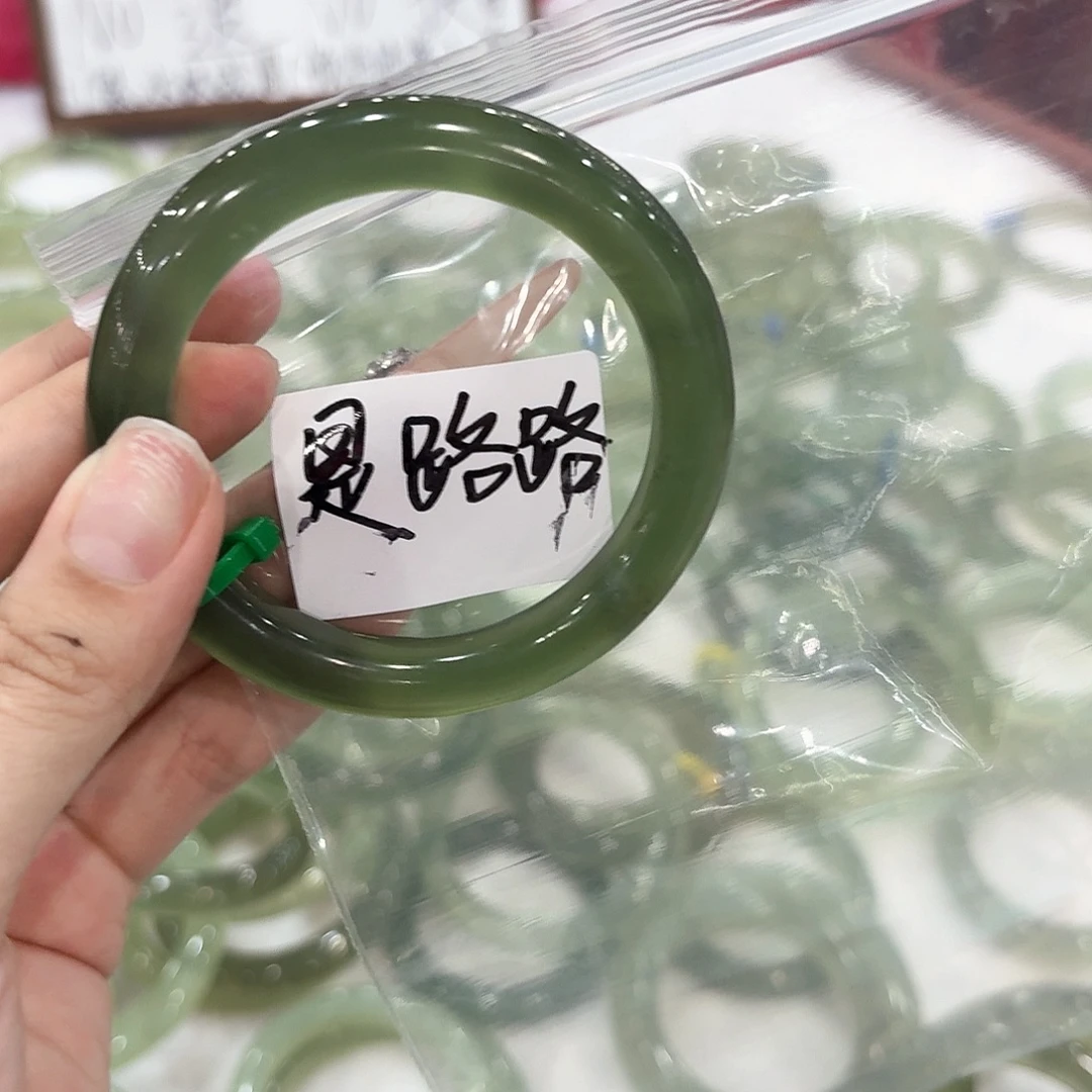 是***！蛇纹石玉未镶嵌手镯