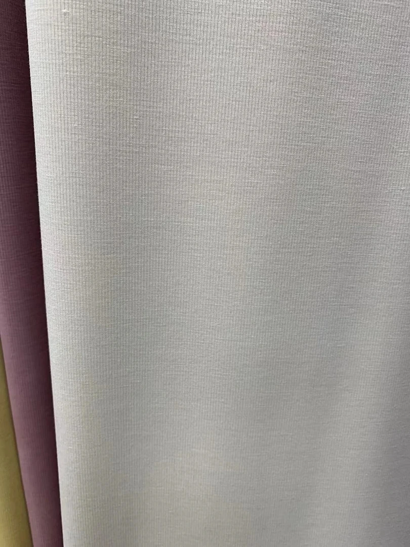 米白色  牙签纹高捻雾感铜氨丝面料