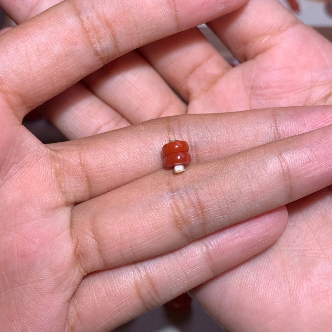 隨***x南红玛瑙未镶嵌隔珠6×2.3微白纹