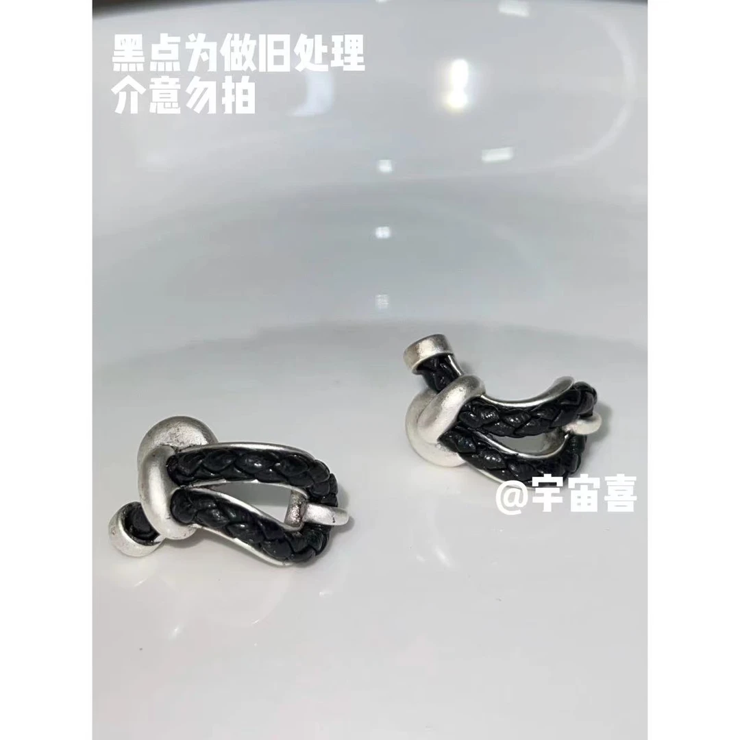 铜合金皮质耳饰 E2-070【麻花扭结黑色皮质银白金属打结耳钉】