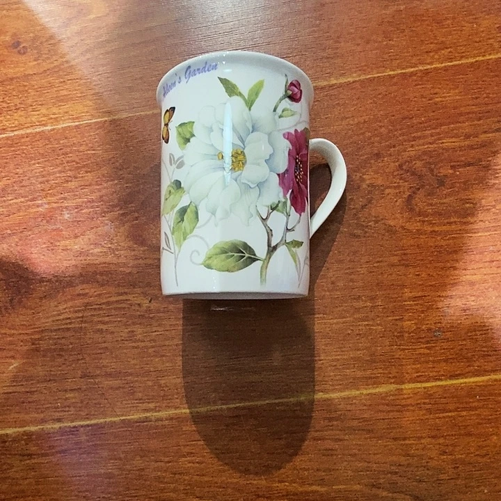 H***Y骨质瓷库存产品杯子
