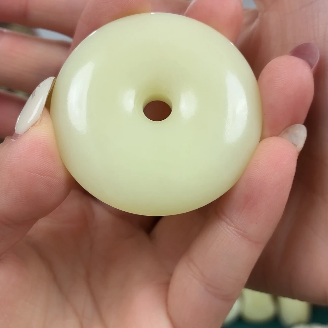 小***哥和田玉（黄玉）未镶嵌颈饰镯芯平安扣