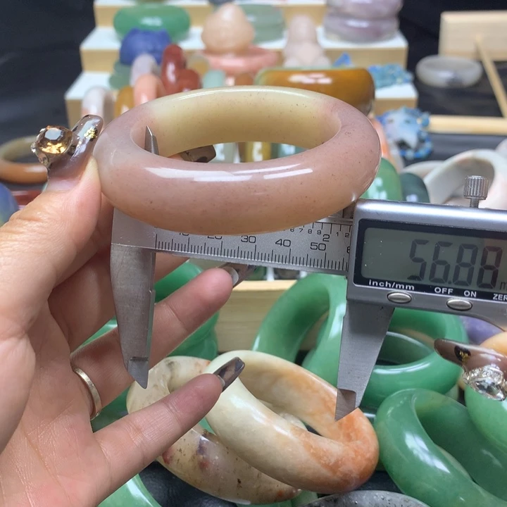 未镶嵌手镯石英质玉