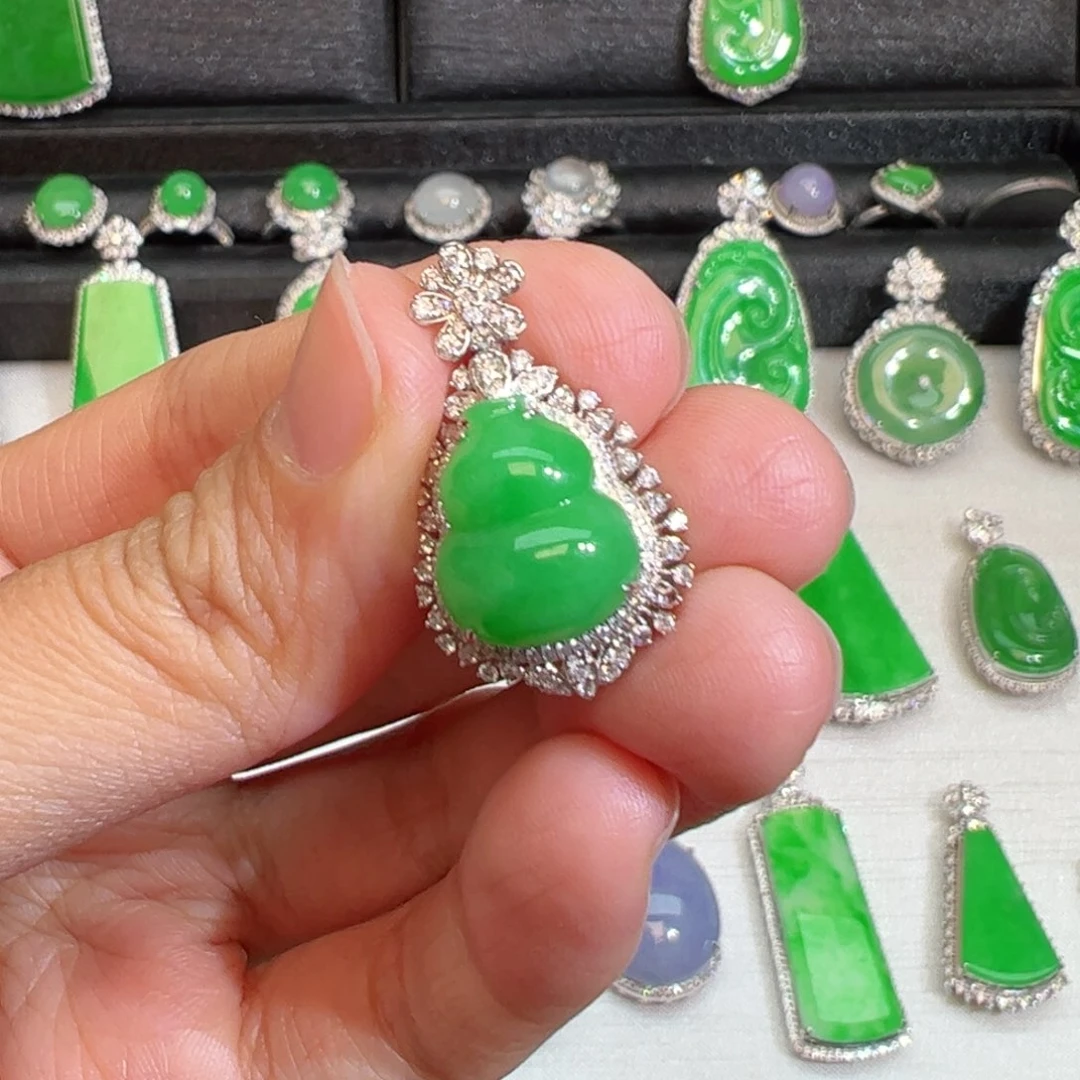 翡翠吊坠(不含链)18K金镶嵌