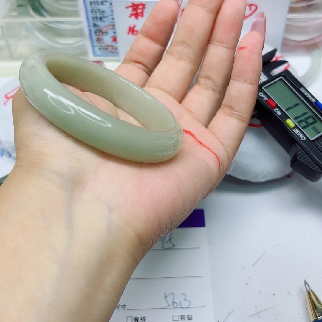 石英质玉未镶嵌手镯95/5556