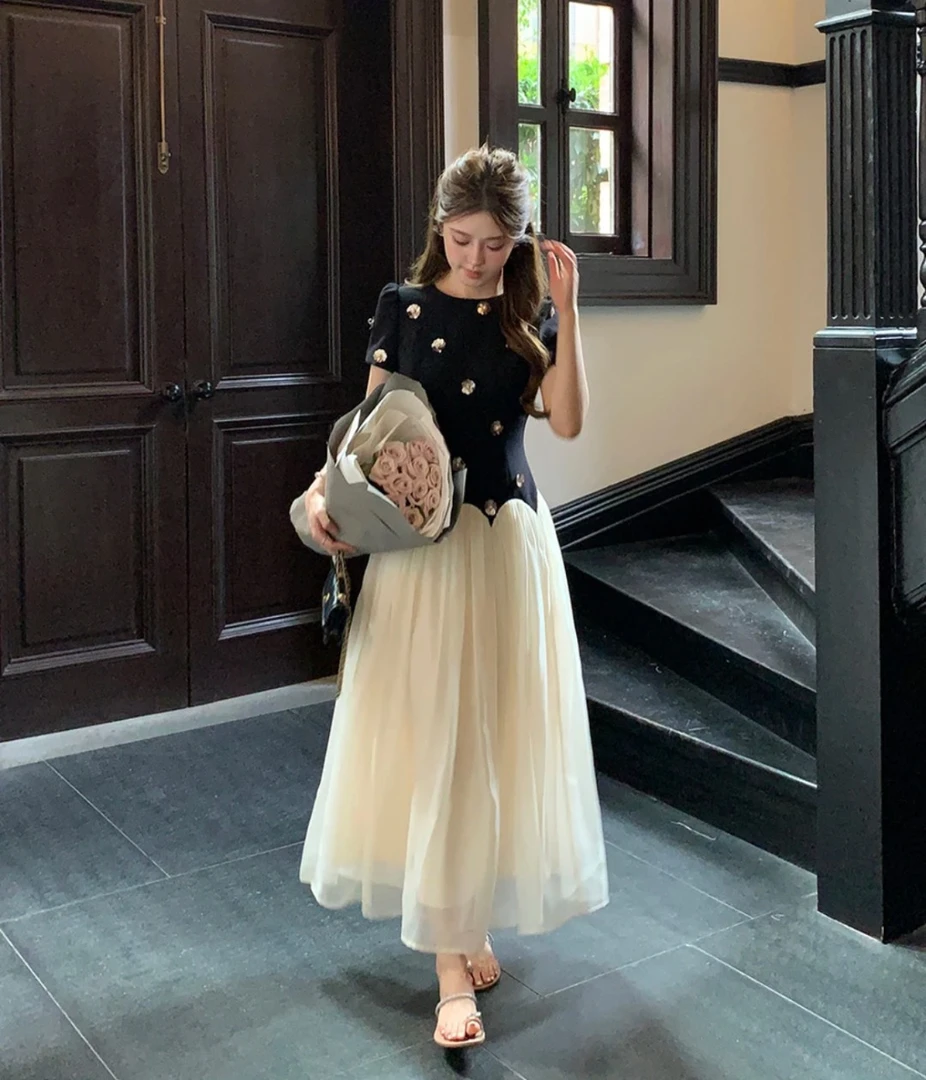 修身显瘦连衣裙轻奢高级感2025夏季新款重工立体花朵撞色拼接长裙