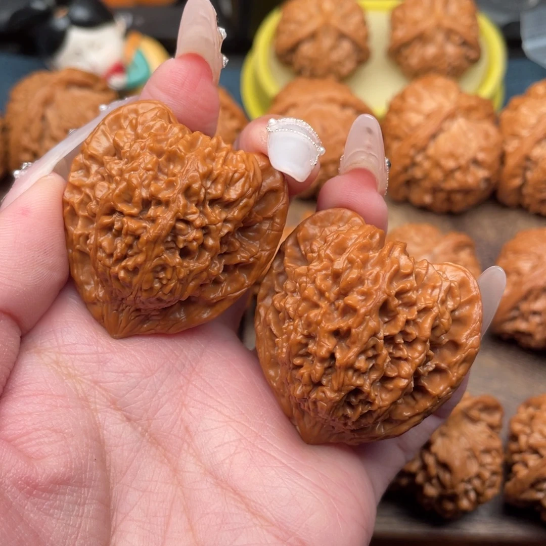 发***糖文玩核桃把件全品满天星40