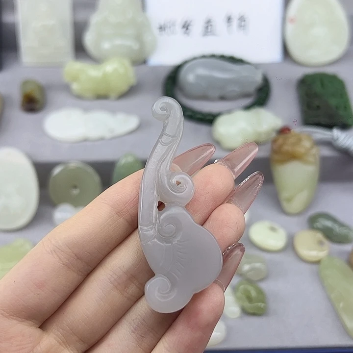 颈饰未镶嵌和田玉