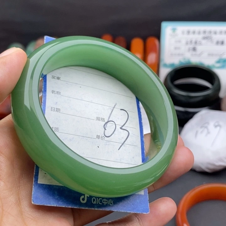 未镶嵌手镯石英质玉