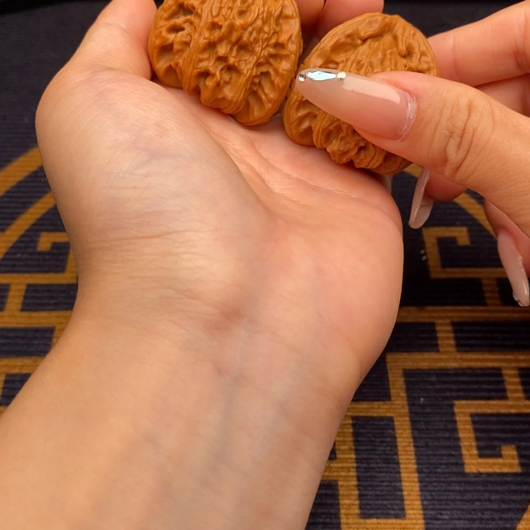 %***%文玩核桃吊坠白狮子