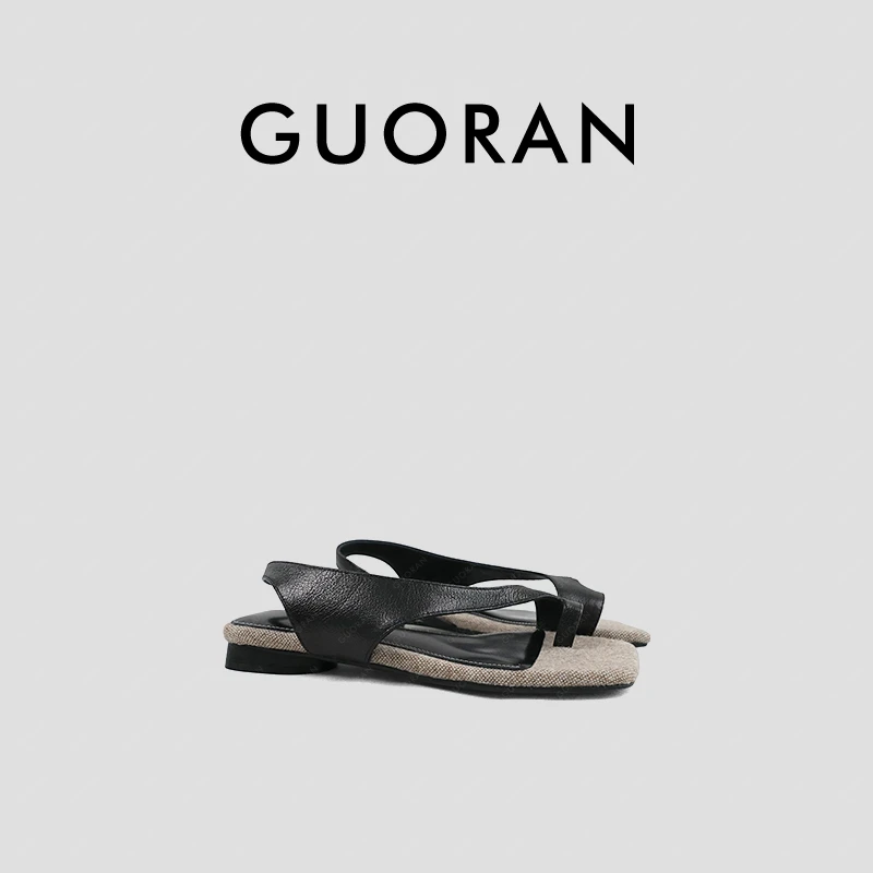 雕塑美学夹趾结构衔接沙色衬垫点缀羊皮方头套趾平底凉鞋