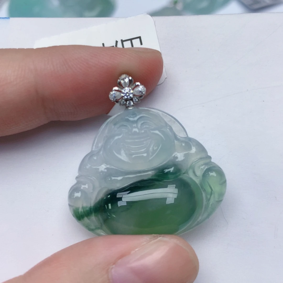 颈饰18K金镶嵌翡翠