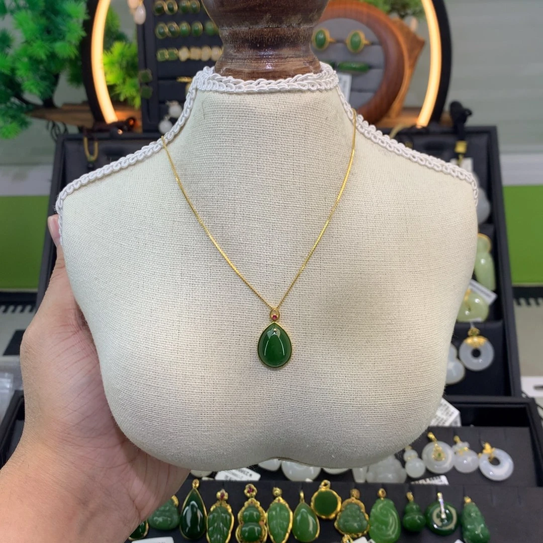 和田玉18K金镶嵌吊坠(赠链)