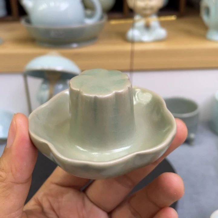 杯子微瑕仿古绿釉梅花盖置
