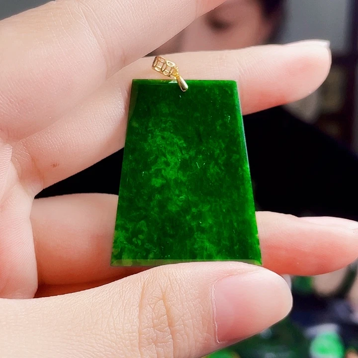 翡翠18K金镶嵌颈饰多样性