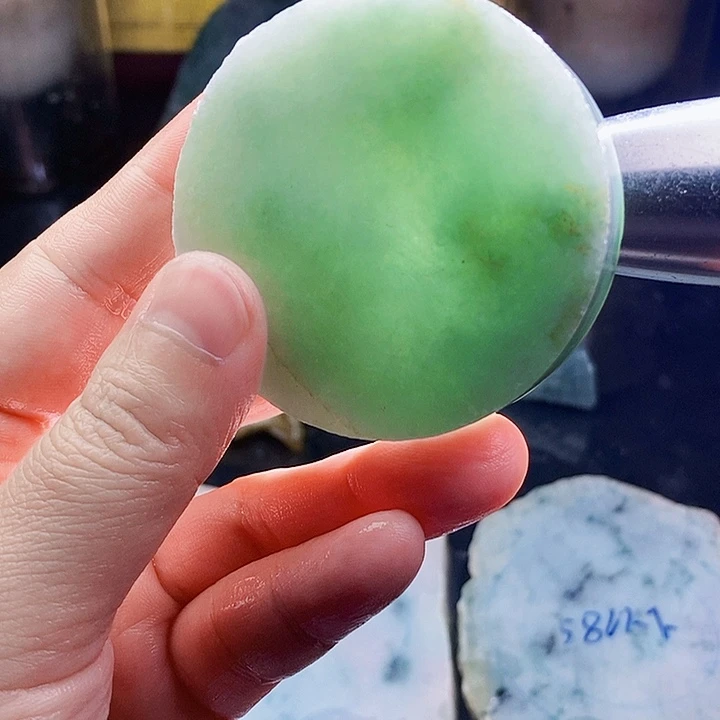 翡翠未镶嵌颈饰毛料56