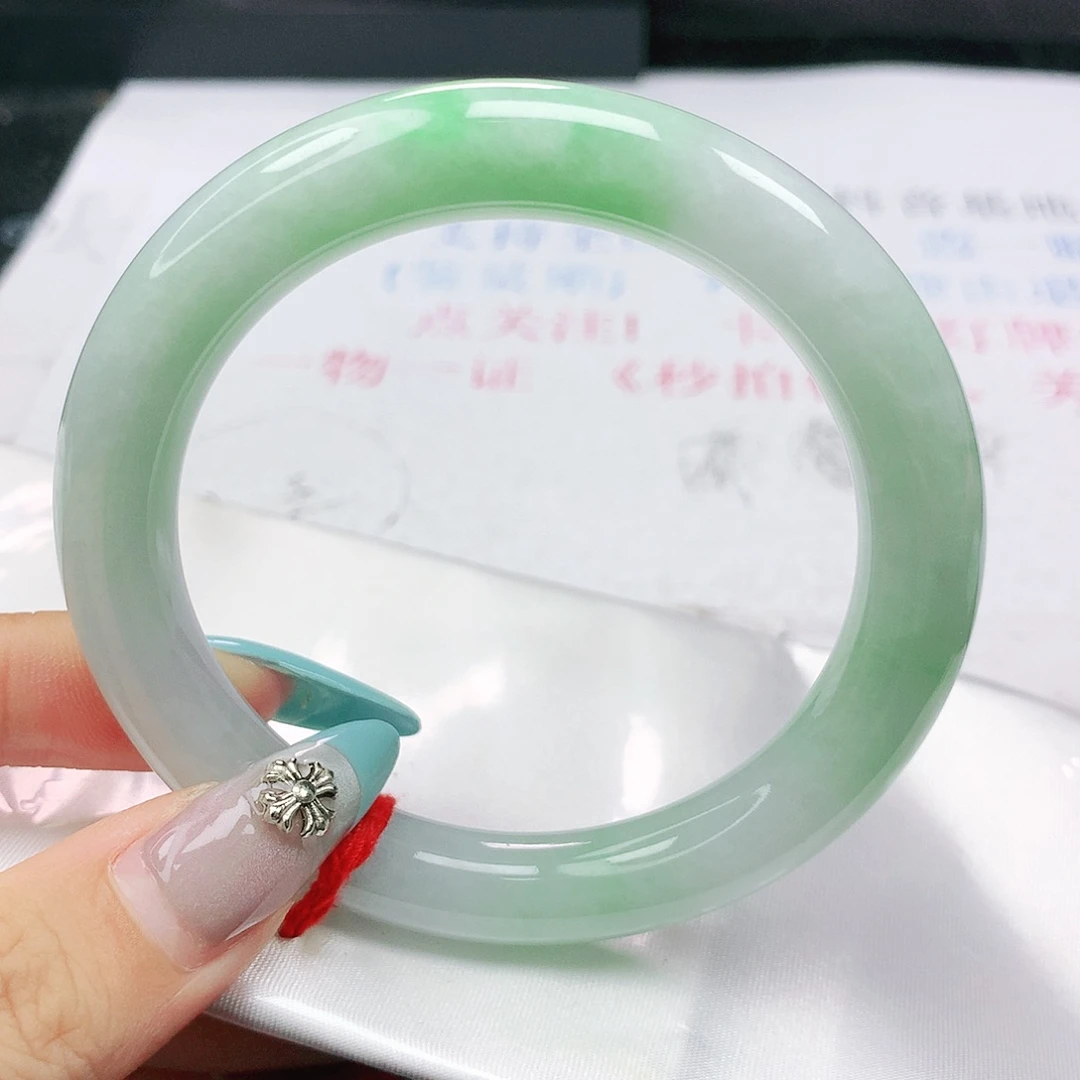 翡翠手镯未镶嵌翡翠57.1晴绿渐变圆条