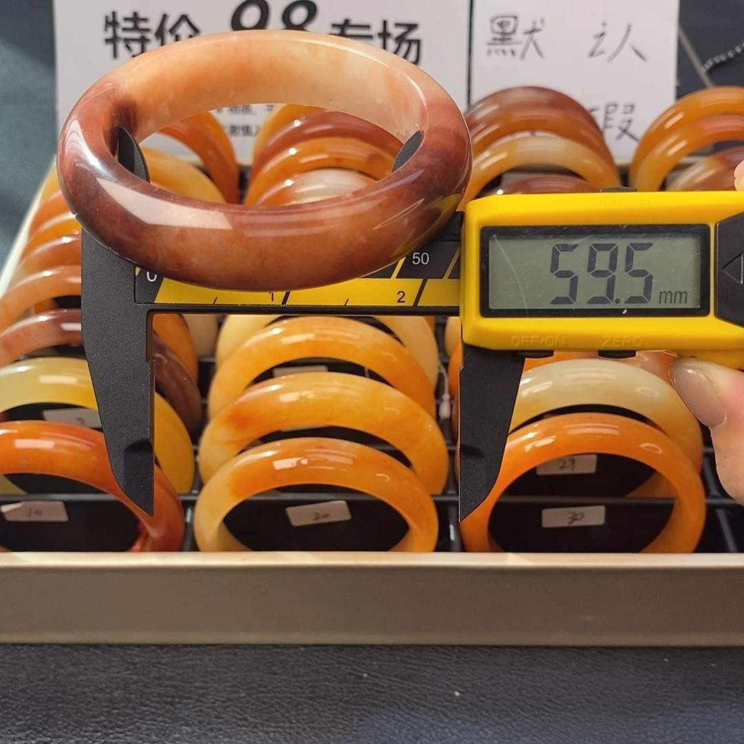 未镶嵌石英质玉（黄龙玉）手镯37号