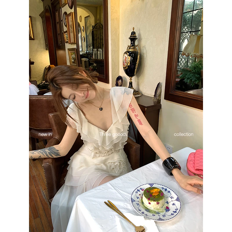 THREE GOOOD/三吉荷叶花边气质连衣裙女度假风卷花长裙Y725Q00903