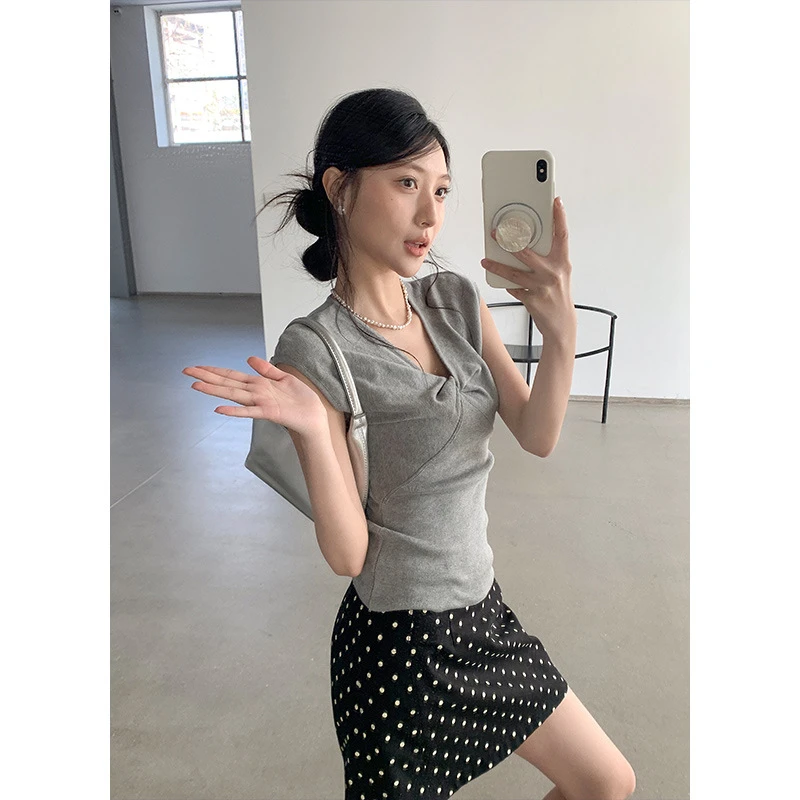 衣尔衫美学纯色设计感无袖女装针织衫女韩系百搭纯色丝巾搭配衣服