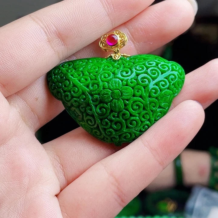 翡翠18K金镶嵌颈饰多样性