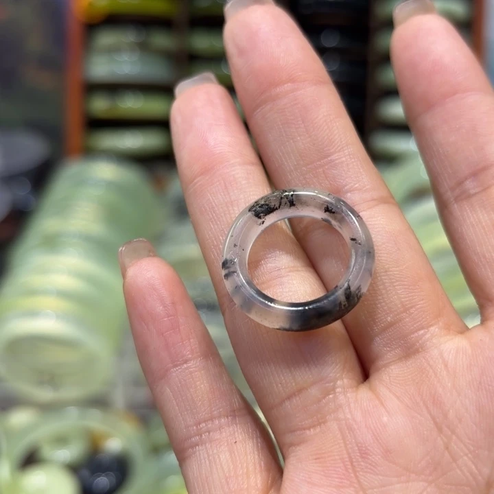 ****友岫玉未镶嵌手镯天然