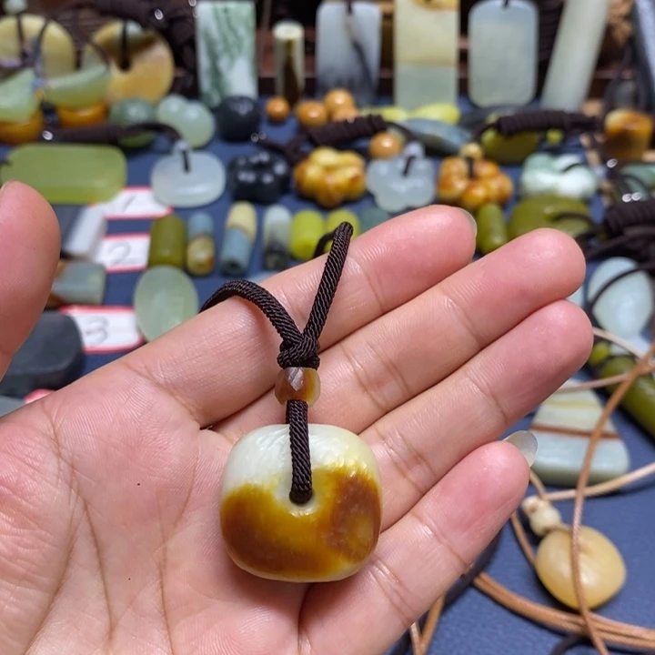 1***蛋蛇纹石玉未镶嵌颈饰