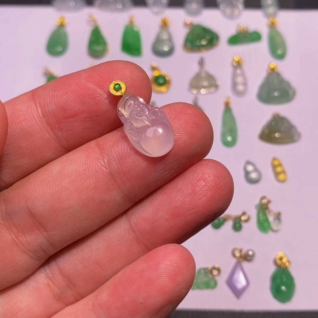 颈饰18K金镶嵌翡翠