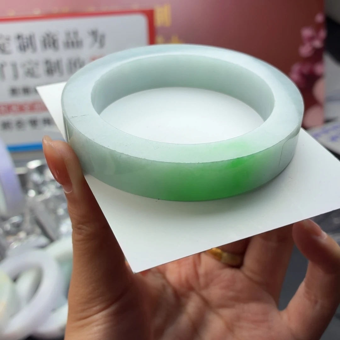 黑***木未镶嵌翡翠定制翡翠手镯