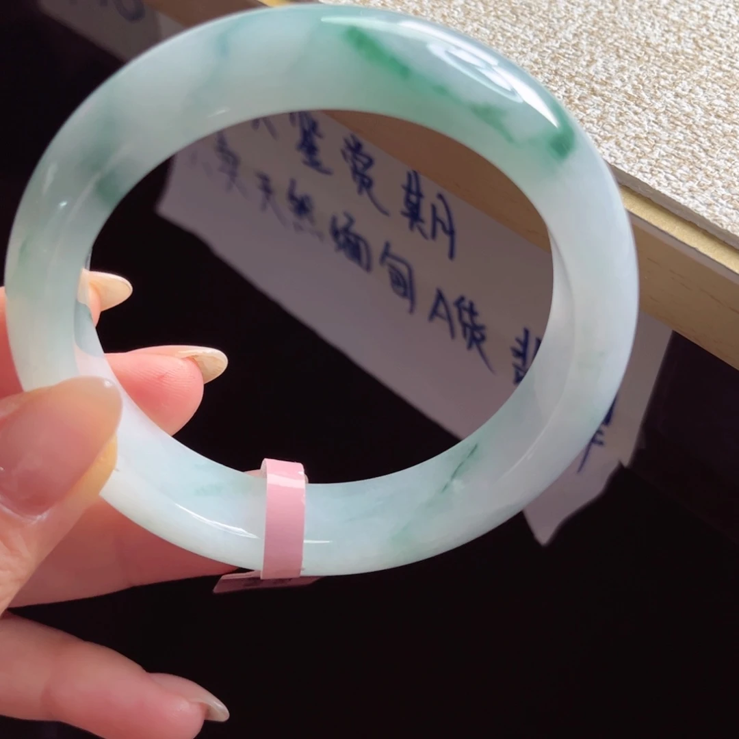 未镶嵌手镯翡翠手镯