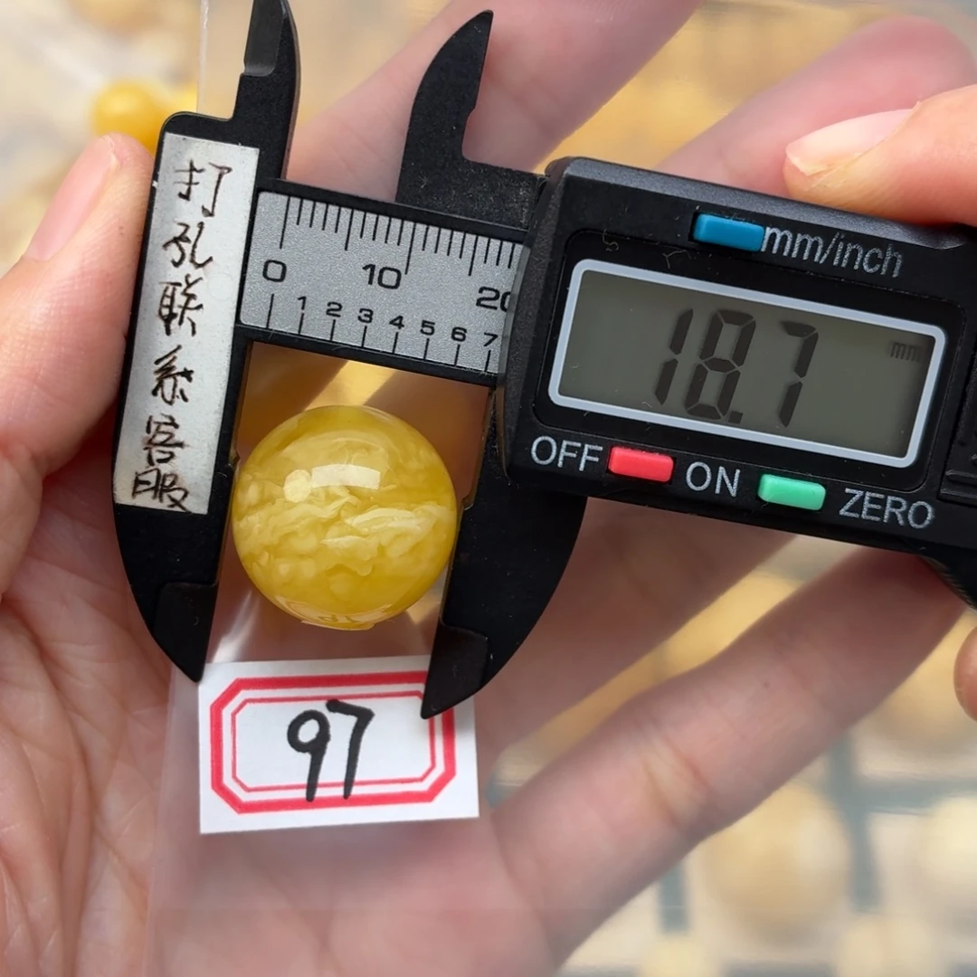 蜜蜡未镶嵌裸石微瑕