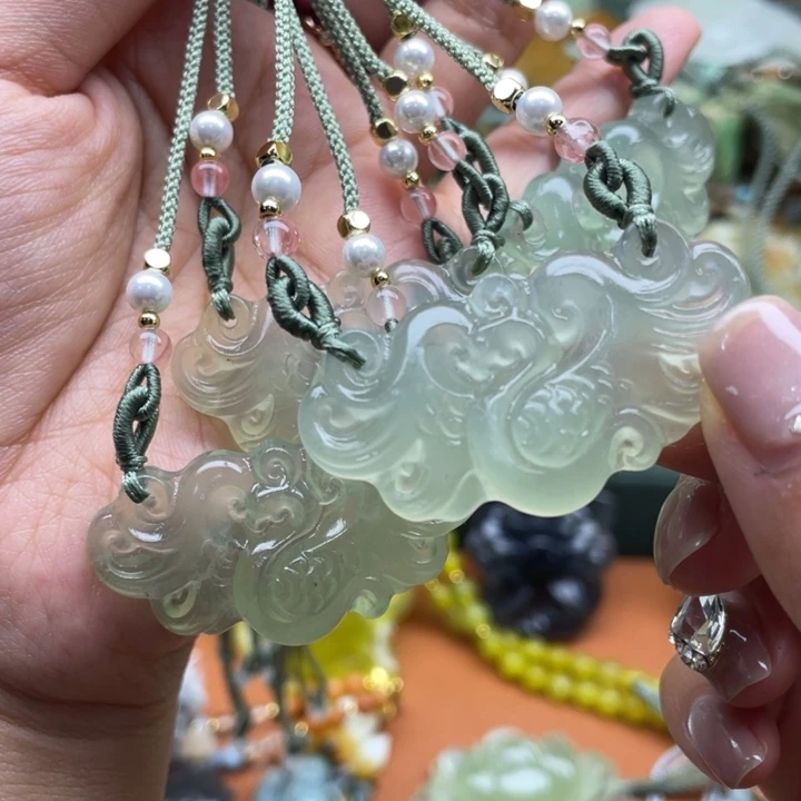 蛇纹石玉未镶嵌吊坠