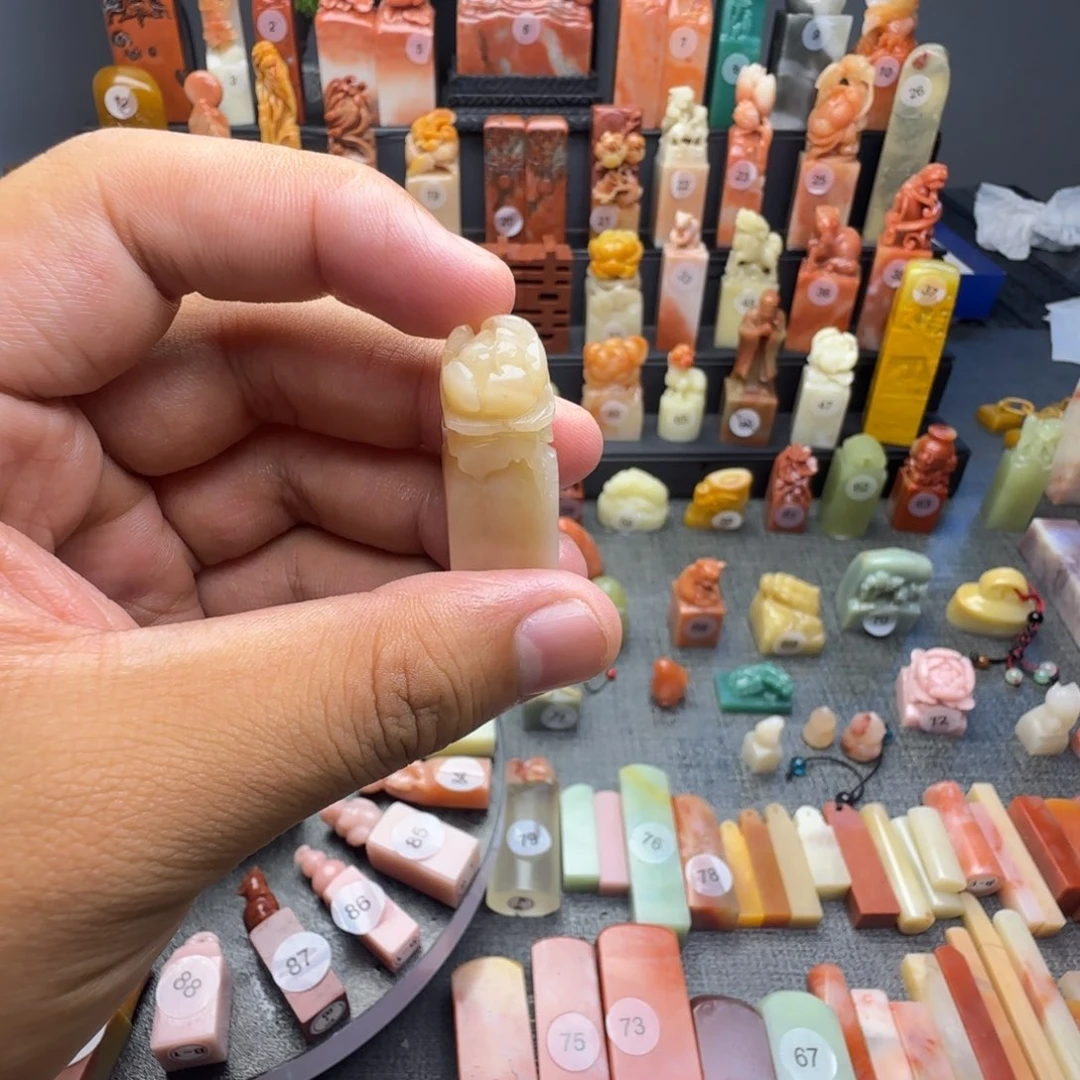 寿山石印石一***菲芙蓉牡丹