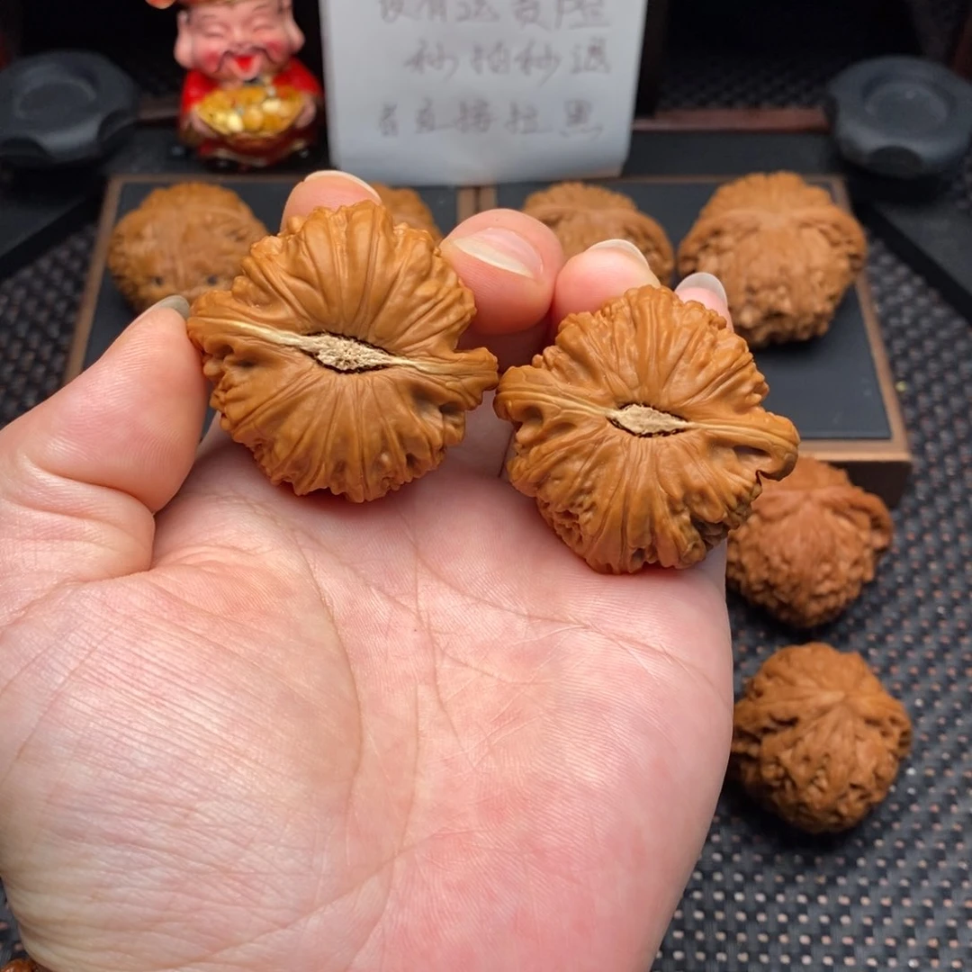 文玩核桃把件44尺白狮子