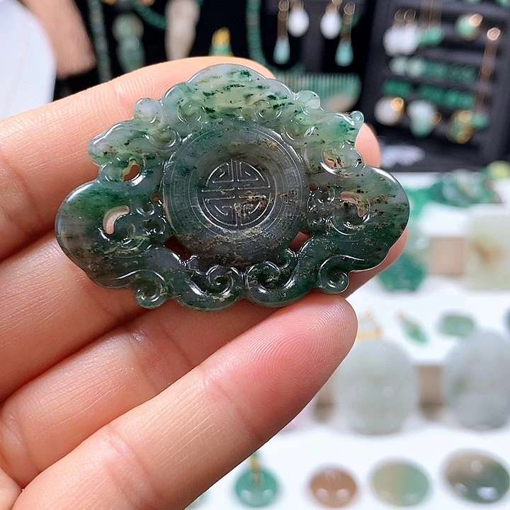 未镶嵌独山玉颈饰