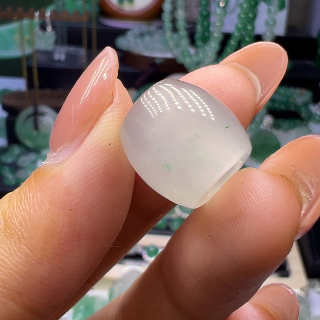石英质玉（非洲翠）未镶嵌颈饰