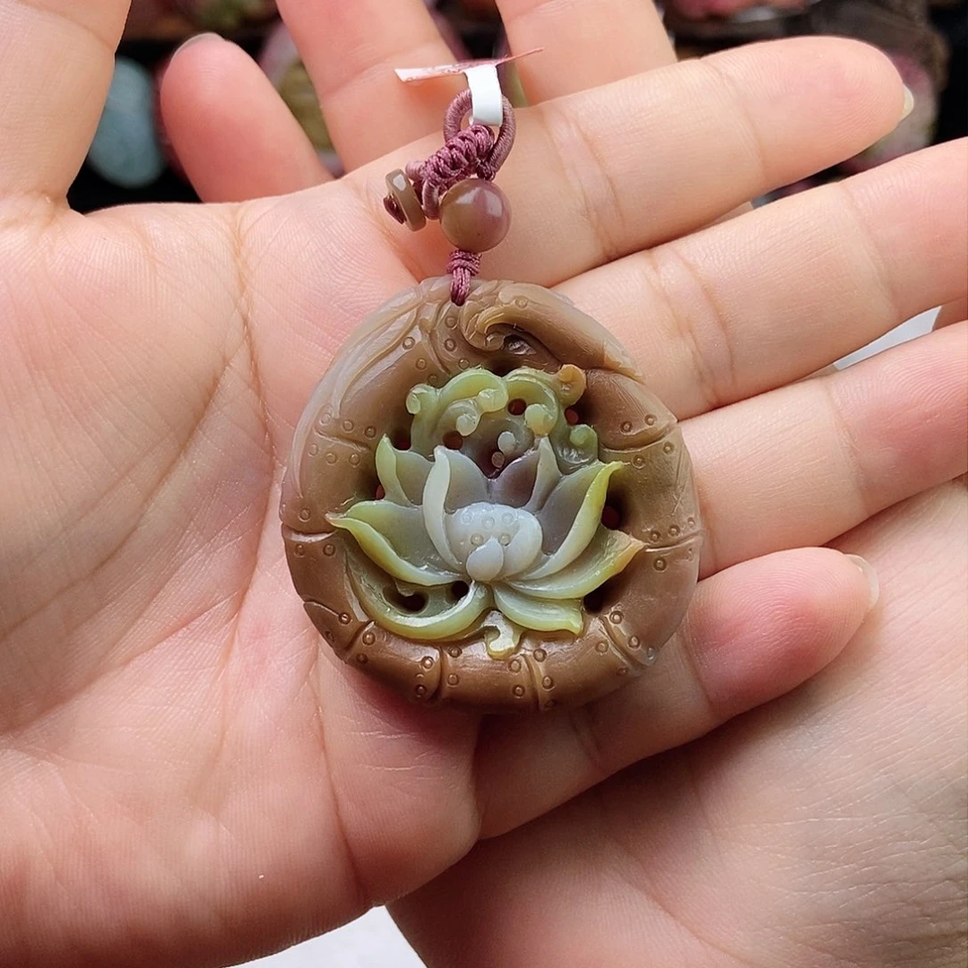 颈饰未镶嵌石英质玉（盐源）