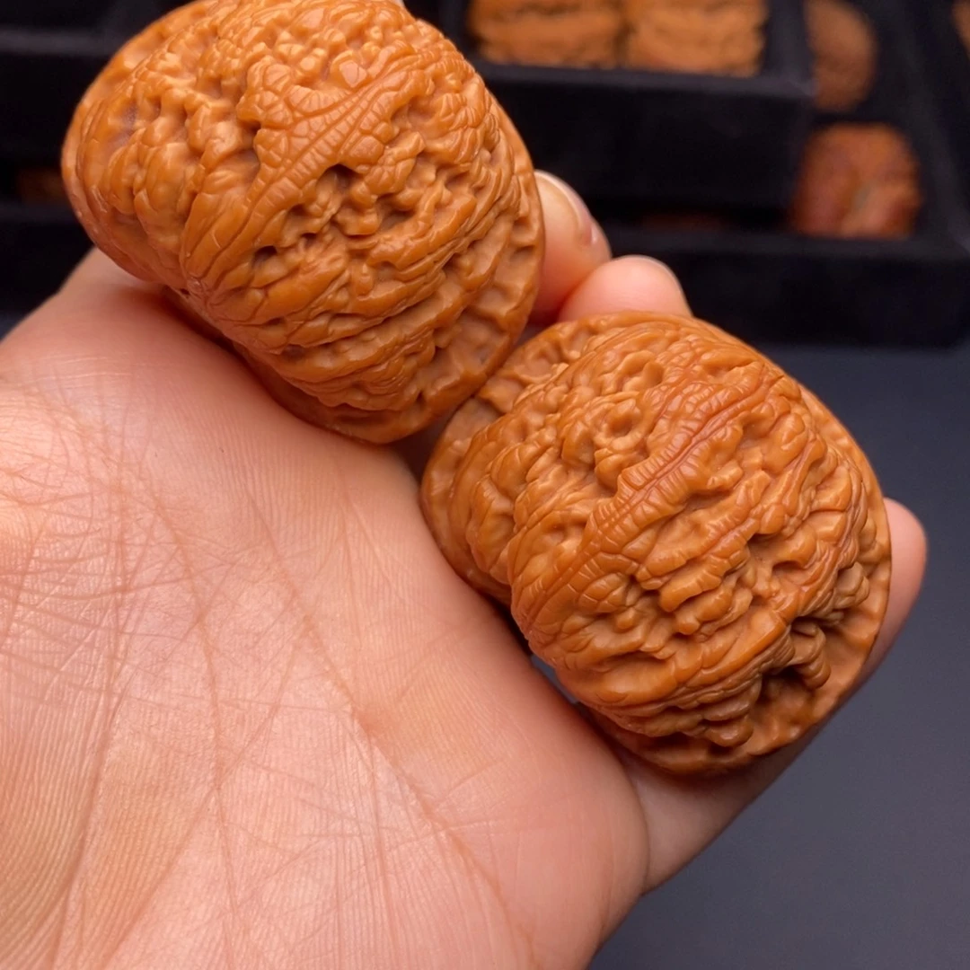 文玩核桃把件秦岭野生核桃